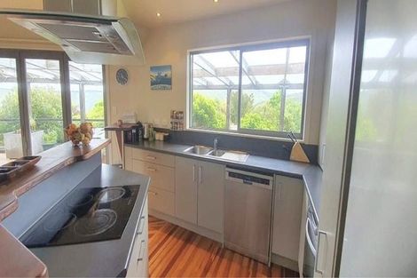 Photo of property in 17 Wattle Grove, Maungaraki, Lower Hutt, 5010