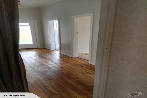 Photo of property in 15 Huia Road, Point Chevalier, Auckland, 1022