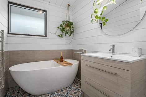 Photo of property in 98 Harbour Road, Ohope, 3121