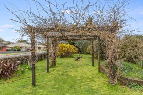 Photo of property in 155 Guildford Drive, Paraparaumu Beach, Paraparaumu, 5032