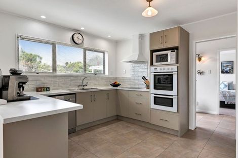 Photo of property in 11 Leatham Avenue, Strandon, New Plymouth, 4312