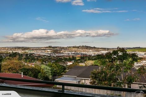 Photo of property in 25 Heron Place, Pakuranga Heights, Auckland, 2010
