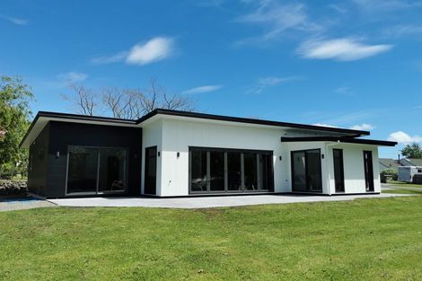 Photo of property in 112 Kawiu Road, Levin, 5510