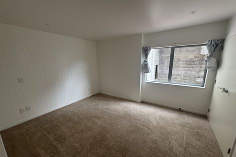 Photo of property in 22 Tiketike Way, Brooklyn, Wellington, 6021