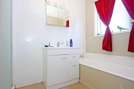 Photo of property in 11 Pawa Place, Manurewa, Auckland, 2102