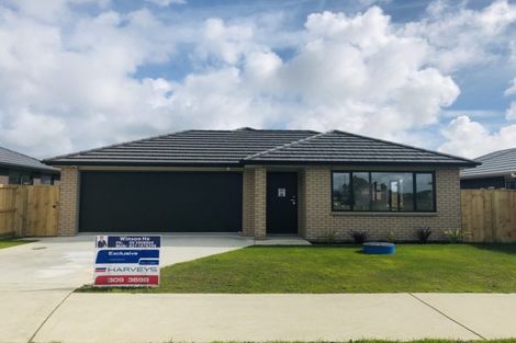 Photo of property in 13 Moemoea Avenue, Kumeu, 0810