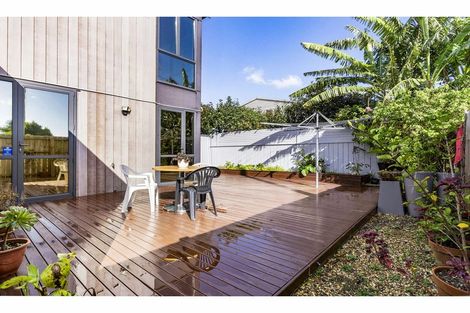 Photo of property in 2 Te Aparangi Road, Papakura, 2110