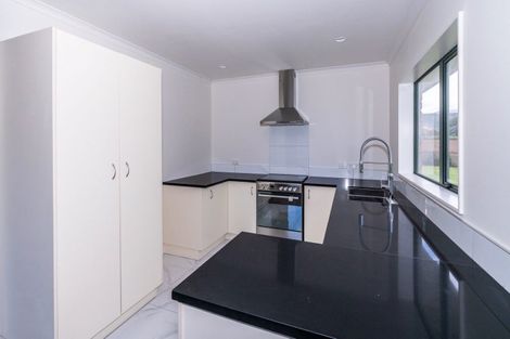 Photo of property in 37 Waikawa Beach Road, Manakau, Levin, 5573