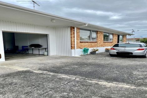 Photo of property in 1/83 Flanshaw Road, Te Atatu South, Auckland, 0610