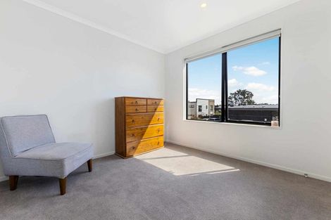 Photo of property in 1b Waituarua Drive, Takanini, 2112