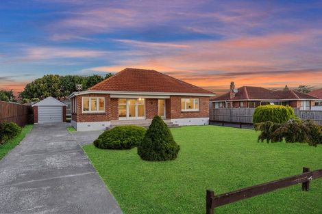 Photo of property in 1/13 Clevedon Road, Papakura, 2110