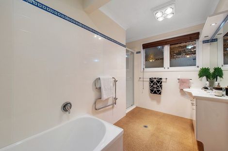 Photo of property in 30 Lake Crescent, Hamilton Lake, Hamilton, 3204