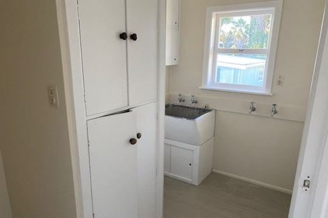 Photo of property in 206 Edmonton Road, Te Atatu South, Auckland, 0610