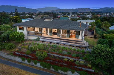 Photo of property in 10-12 Oratia Street, Waikanae Beach, Waikanae, 5036