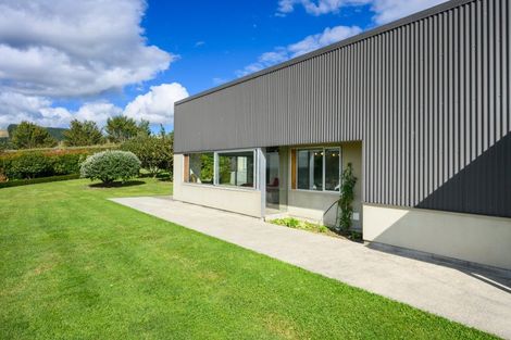 Photo of property in 17 Oram Drive, Turitea, Palmerston North, 4472