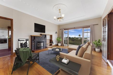 Photo of property in 88 Mangorei Road, Strandon, New Plymouth, 4312