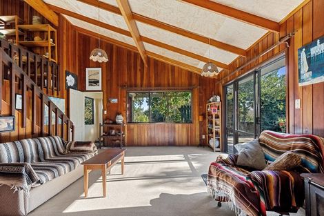Photo of property in 8 Morlie Place, Torbay, Auckland, 0630