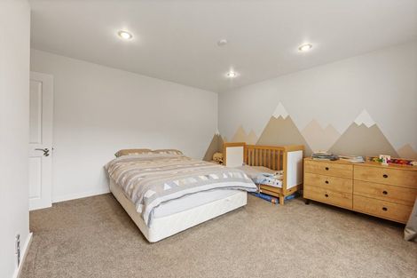 Photo of property in 8 Emerald Lane, Cashmere, Christchurch, 8022