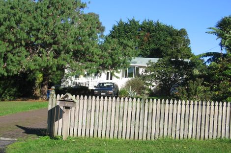 Photo of property in 16 Tane Road, Laingholm, Auckland, 0604