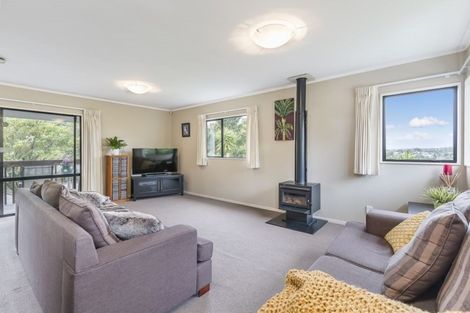 Photo of property in 4/1 Cheval Drive, Totara Vale, Auckland, 0629
