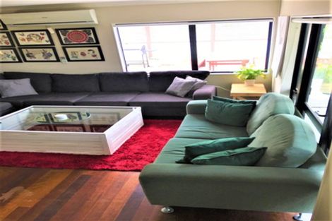 Photo of property in 15 Van Dyke Place, West Harbour, Auckland, 0618