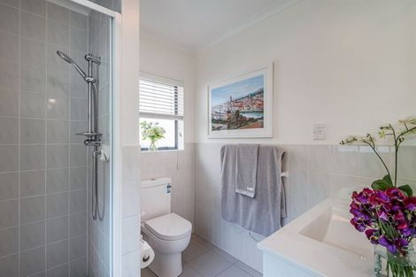 Photo of property in 31 Seaton Road, Murrays Bay, Auckland, 0630