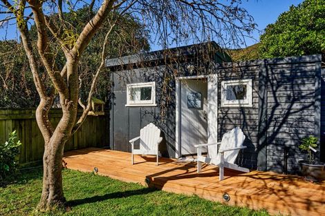 Photo of property in 147 Marine Parade, Eastbourne, Lower Hutt, 5013