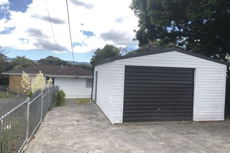 Photo of property in 133 Millbrook Road, Sunnyvale, Auckland, 0612