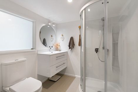 Photo of property in 19 Kereru Bend, Tawa, Wellington, 5028