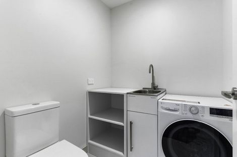 Photo of property in 41 Kingdale Road, Henderson, Auckland, 0610