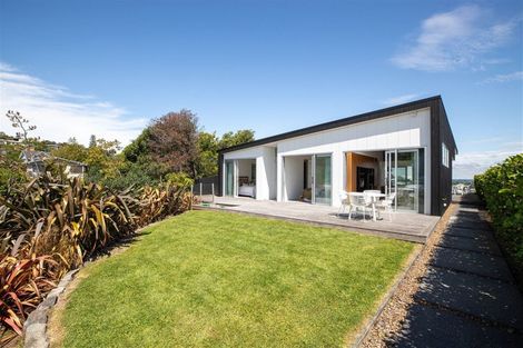 Photo of property in 39 Hackthorne Road, Cashmere, Christchurch, 8022