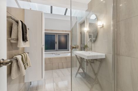 Photo of property in 41 Rawene Road, Birkenhead, Auckland, 0626