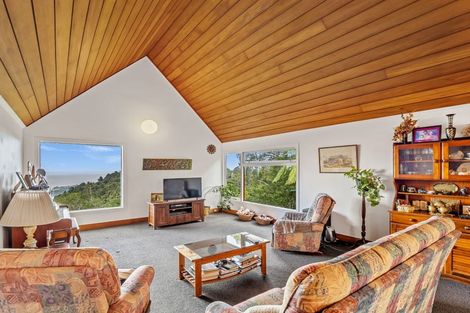Photo of property in 1/51 Quinns Road, Waiatarua, Auckland, 0612