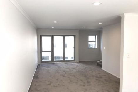 Photo of property in 8/13 Kaihu Street, Northcote, Auckland, 0627