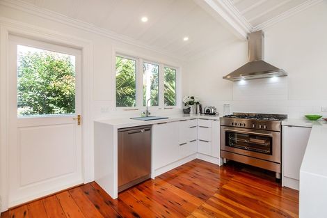 Photo of property in 17 Royal Terrace, Sandringham, Auckland, 1025