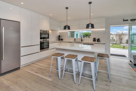 Photo of property in 40 Kowi Lakes Drive, One Tree Point, 0118