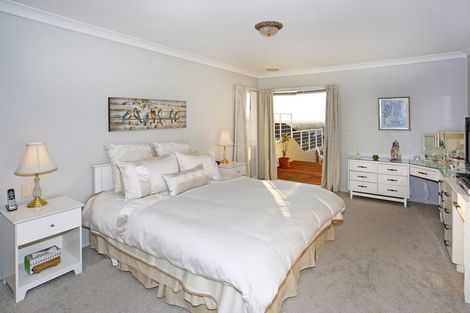 Photo of property in 17 Santa Monica Place, Goodwood Heights, Auckland, 2105