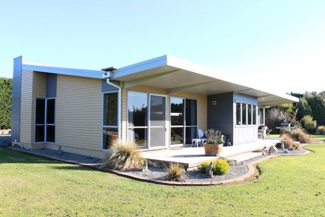 Photo of property in 30 Lucks Road, Waimate, 7980