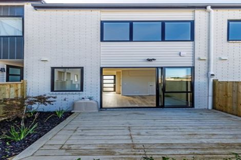 Photo of property in 7/86 Fred Taylor Drive, Westgate, Auckland, 0814