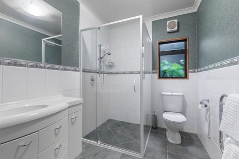 Photo of property in 3 Fairfax Terrace, Frankleigh Park, New Plymouth, 4310