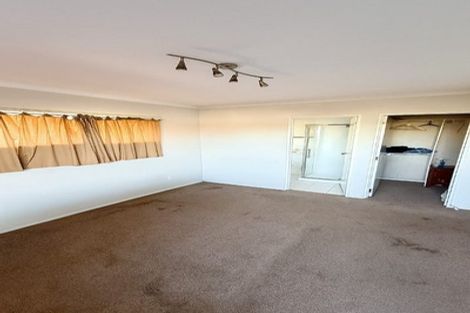 Photo of property in 24 Newbegin Place, Weymouth, Auckland, 2103