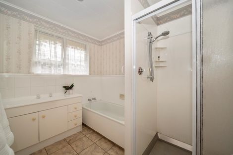 Photo of property in 8 Spencer Place, Merrilands, New Plymouth, 4312