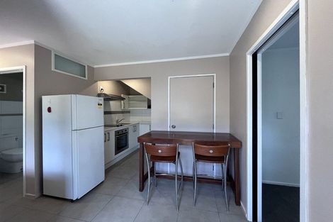 Photo of property in 16 Kerlin Crescent, West Harbour, Auckland, 0618