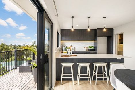 Photo of property in 15 Mcdowell Crescent, Hillcrest, Auckland, 0627