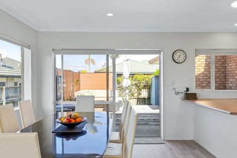 Photo of property in 15 Kath Hopper Drive, Orewa, 0931