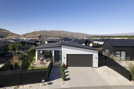 Photo of property in 1 Fraer Street, Cromwell, 9310