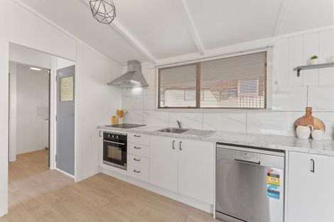 Photo of property in 60 Norana Road, Timberlea, Upper Hutt, 5018