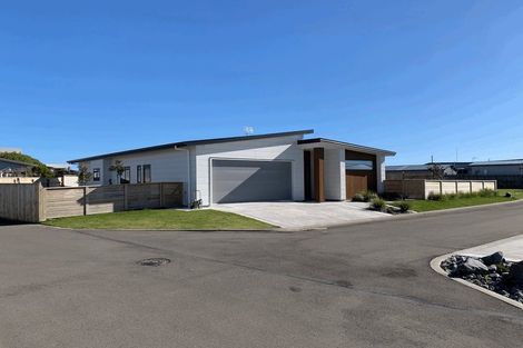 Photo of property in 3 Snappers Lane, Foxton Beach, Foxton, 4815