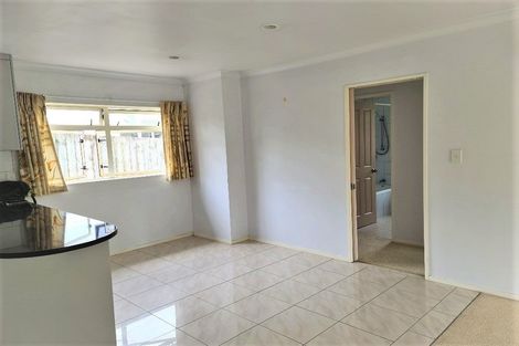 Photo of property in 11 Heath Avenue, Northcote, Auckland, 0627