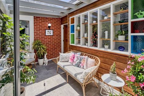 Photo of property in 60 Pomare Road, Tirohanga, Lower Hutt, 5010